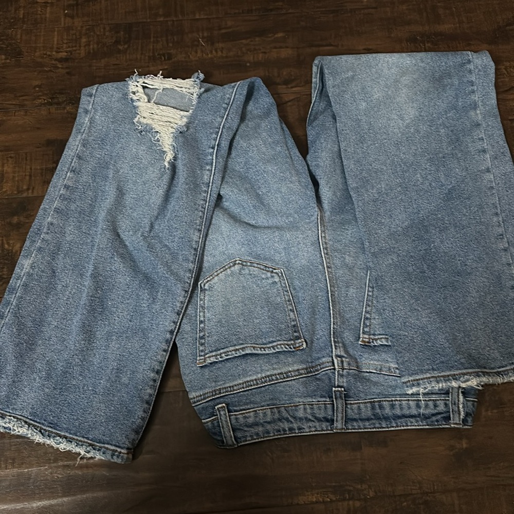 Super High Rise Wide Leg Jeans  All Shorts & Jeans $12 or 2x$20 -Bundle & Offer! - Picture 4 of 4
